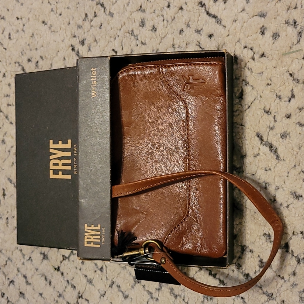 FRYE WRISTLET IN COGNAC NIB NWT